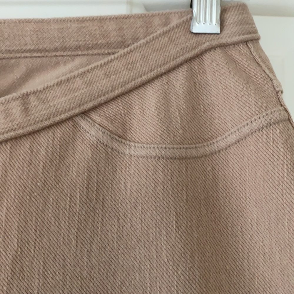 Comfy stretch Hue jean shorts. Size Med. length down 21” Like new condition😊 - Picture 4 of 10